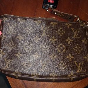 Louis Vuitton Pouchette